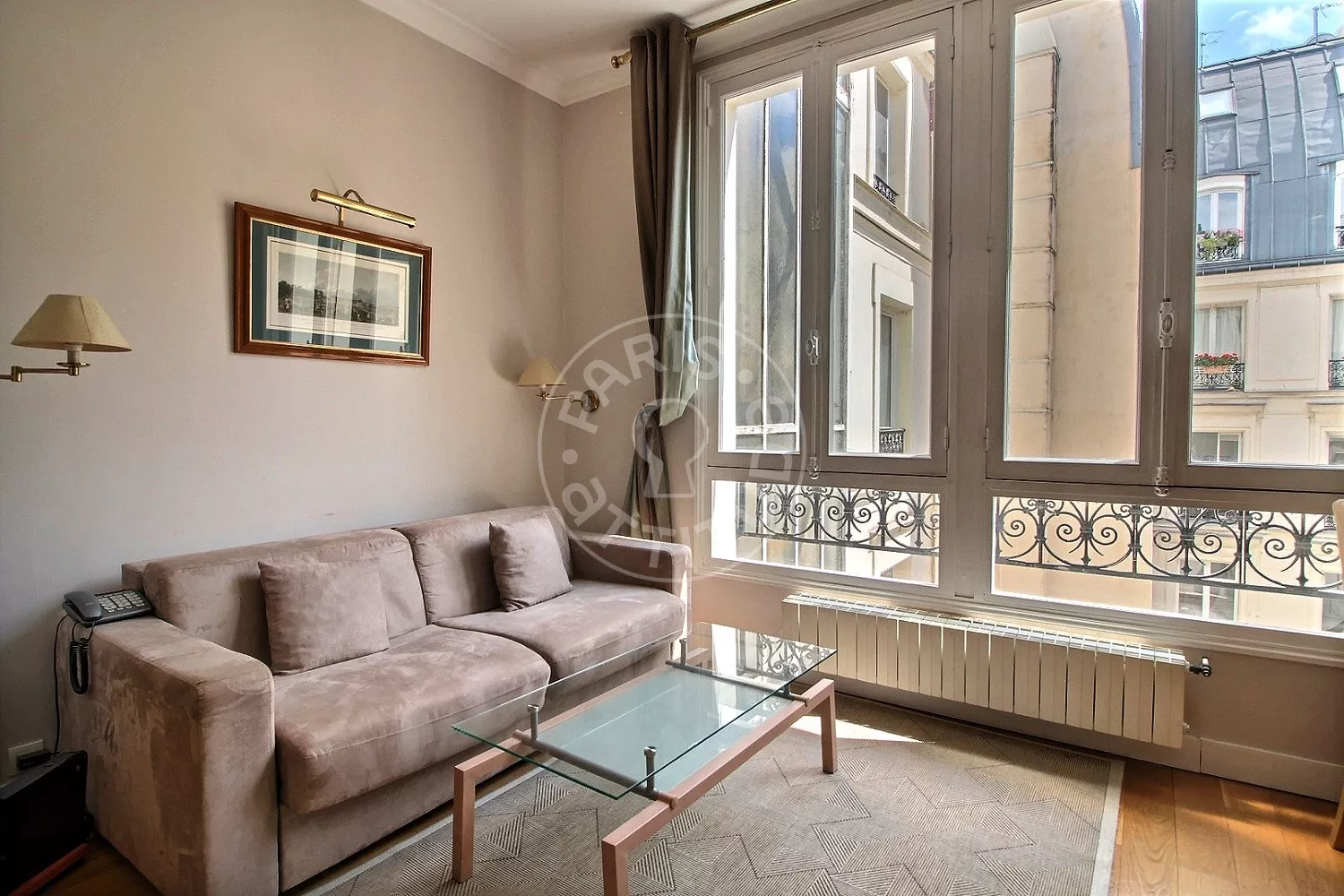 Appartement Rue de Berri à Paris
