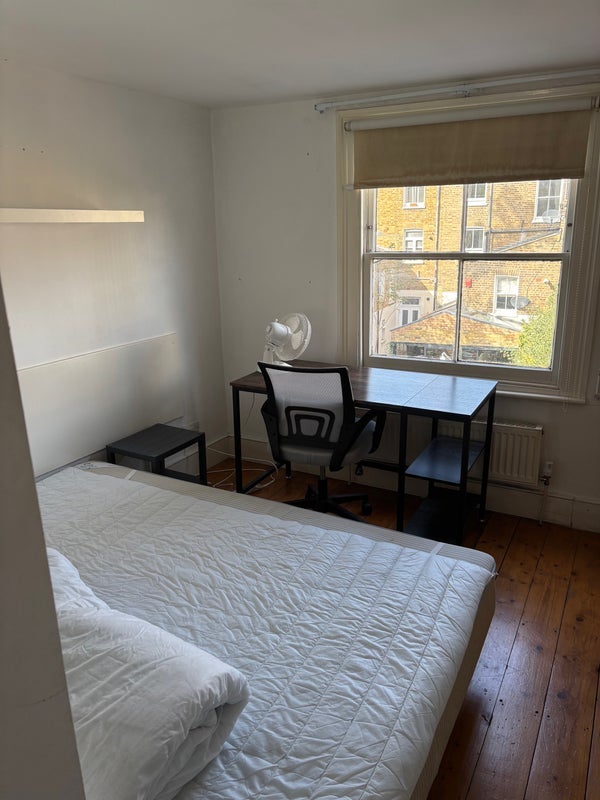 Room Gateley Road in Greater London