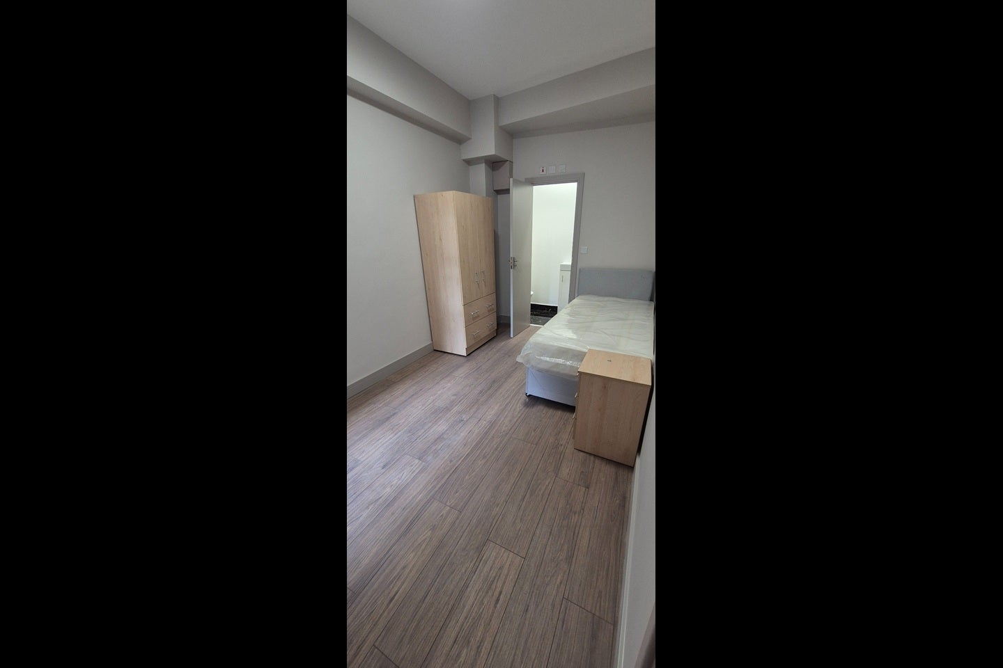 Room West Street in Greater London