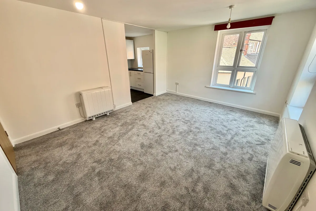 Flat Short Stairs in Nottingham