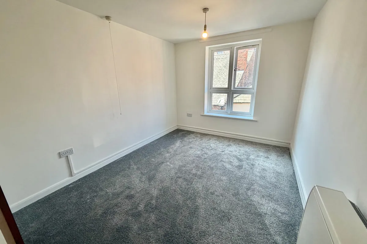 Flat Short Stairs in Nottingham