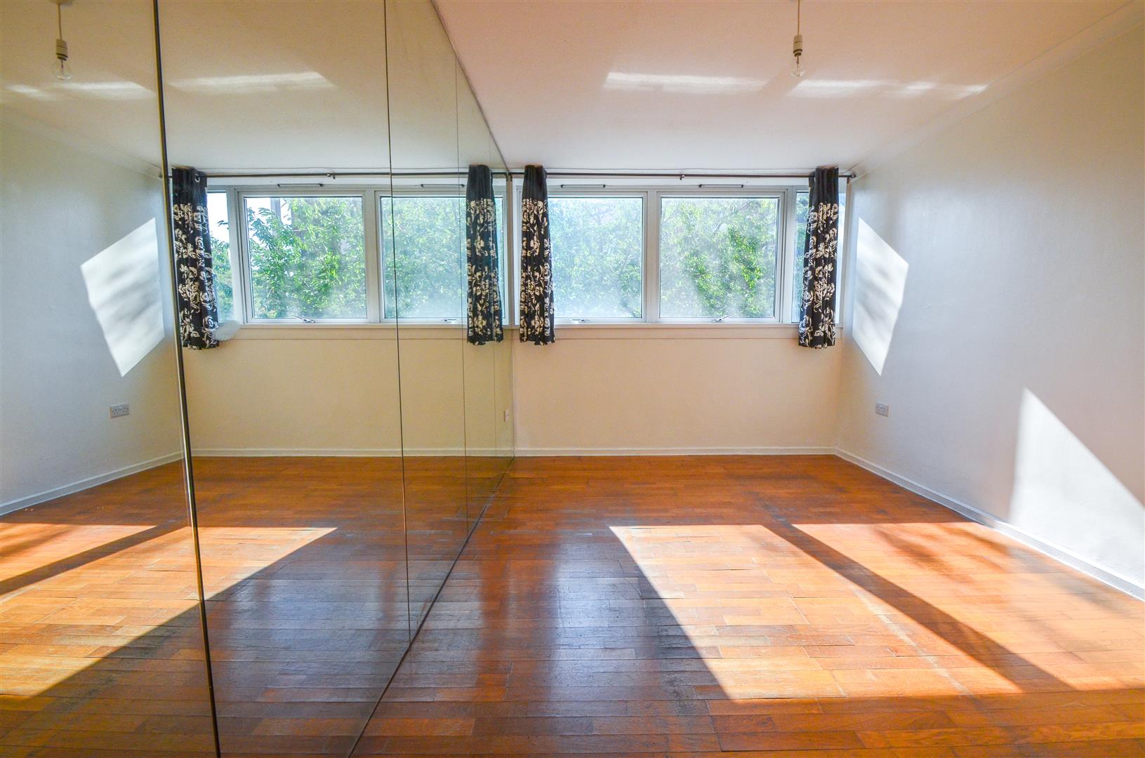 Flat Goswell Road in City of London