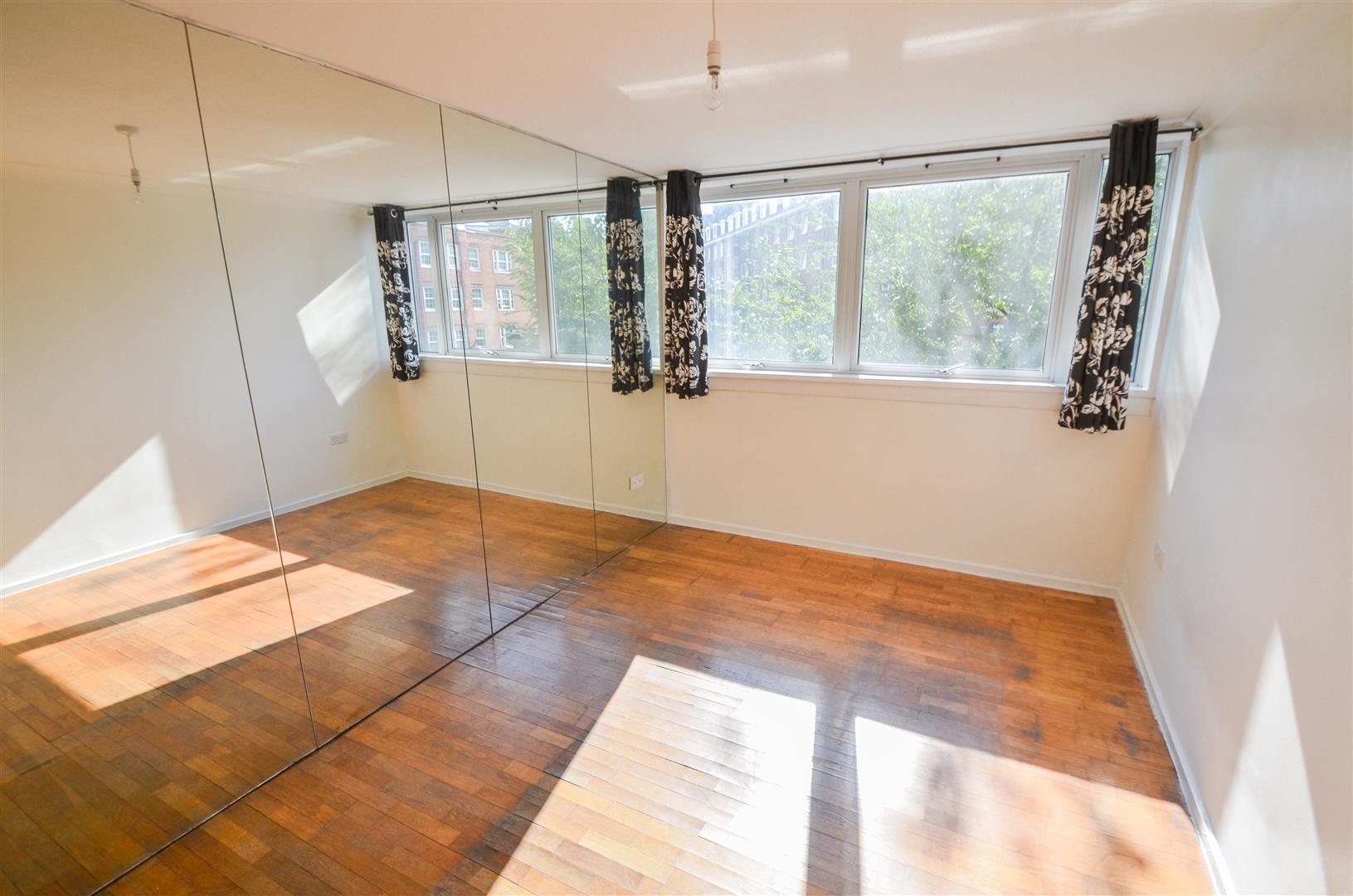 Flat Goswell Road in City of London