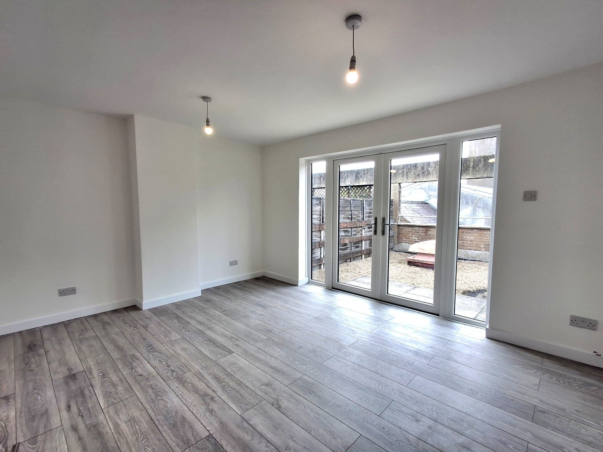 Flat Wellington Way in Waterlooville