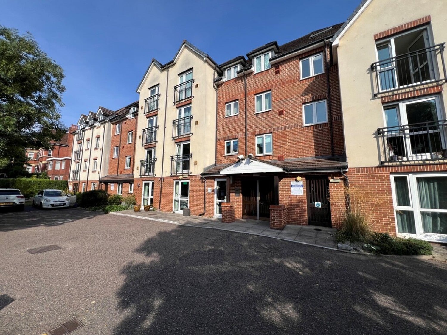 Flat Foxley Lane in Greater London