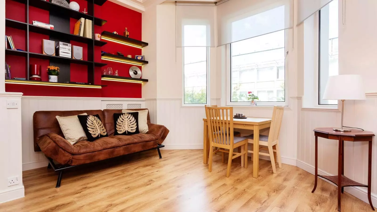 Flat Sinclair Gardens in Greater London