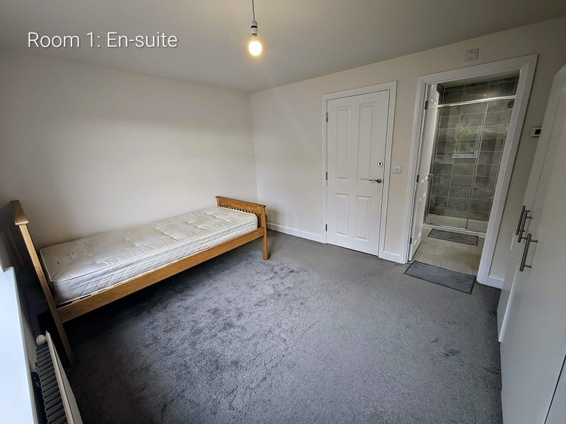 Room Ashcott Avenue in Leicester