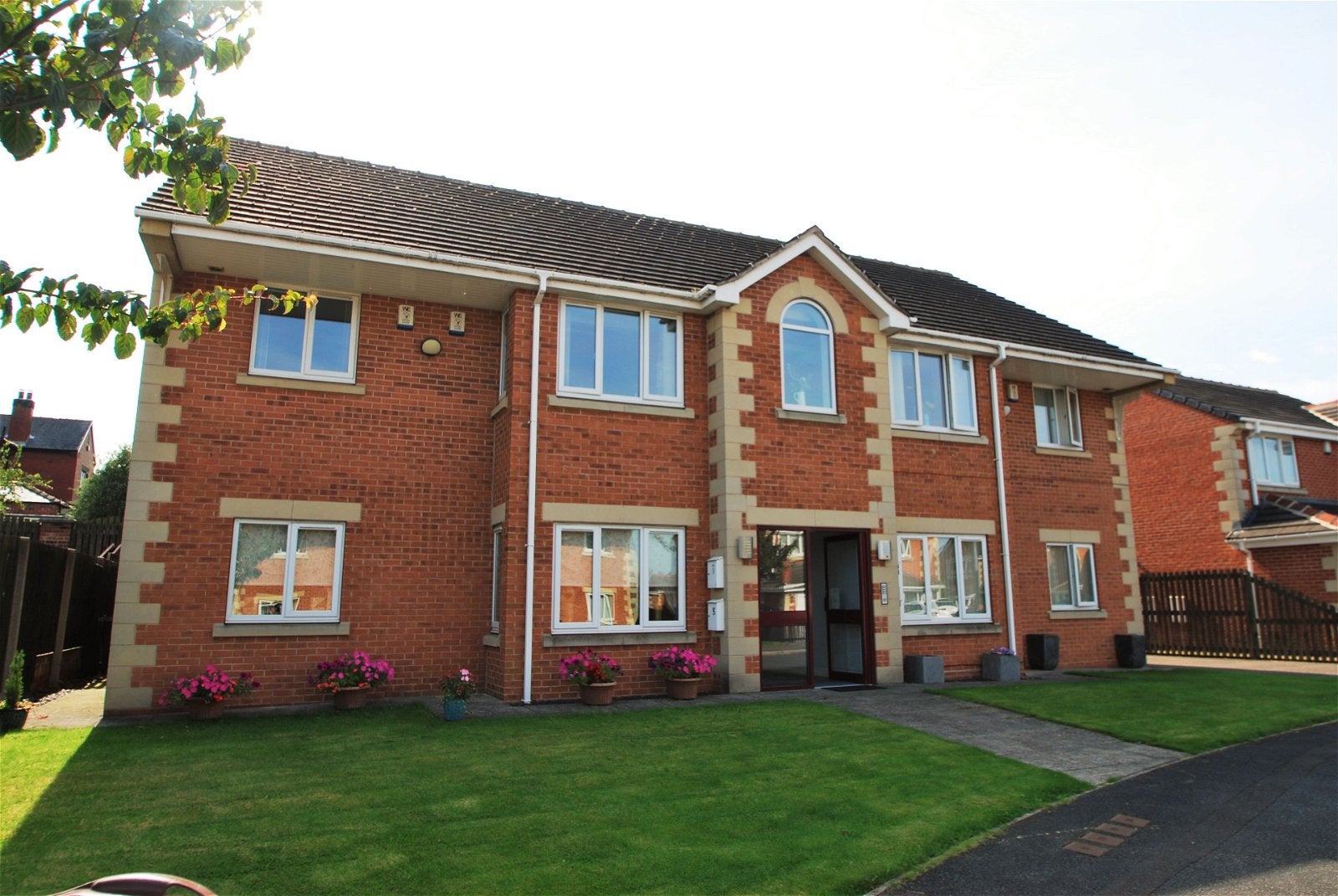 Flat Woodvale Close in Barnsley