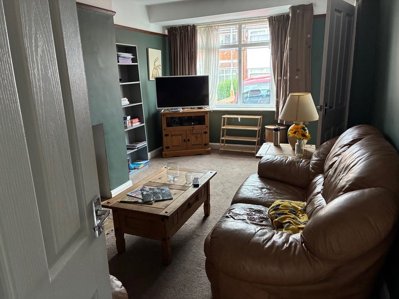 Room Cross Chestnut Grove in Leeds