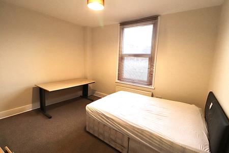 Room Spencer Bridge Road in Northampton