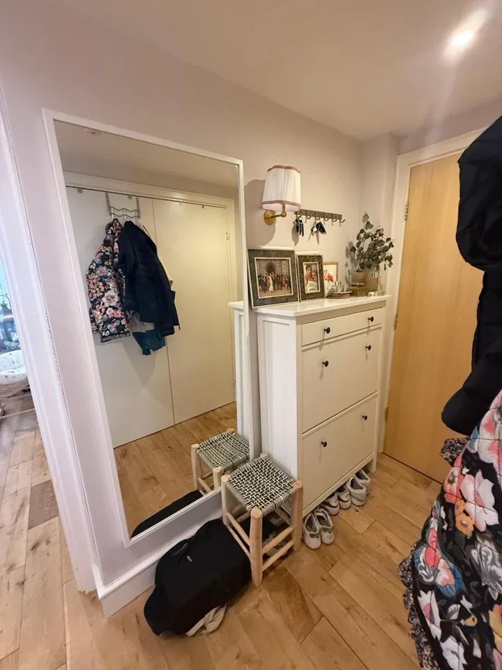 Flat Westferry Road in Greater London
