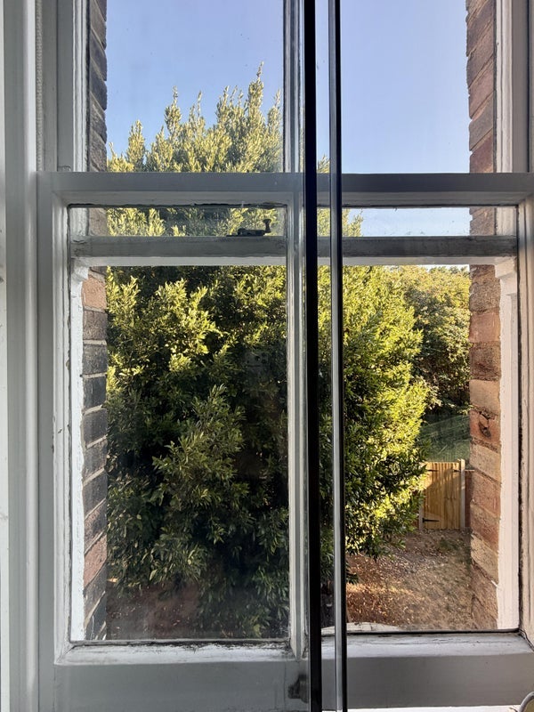 Room Flanders Road in Greater London