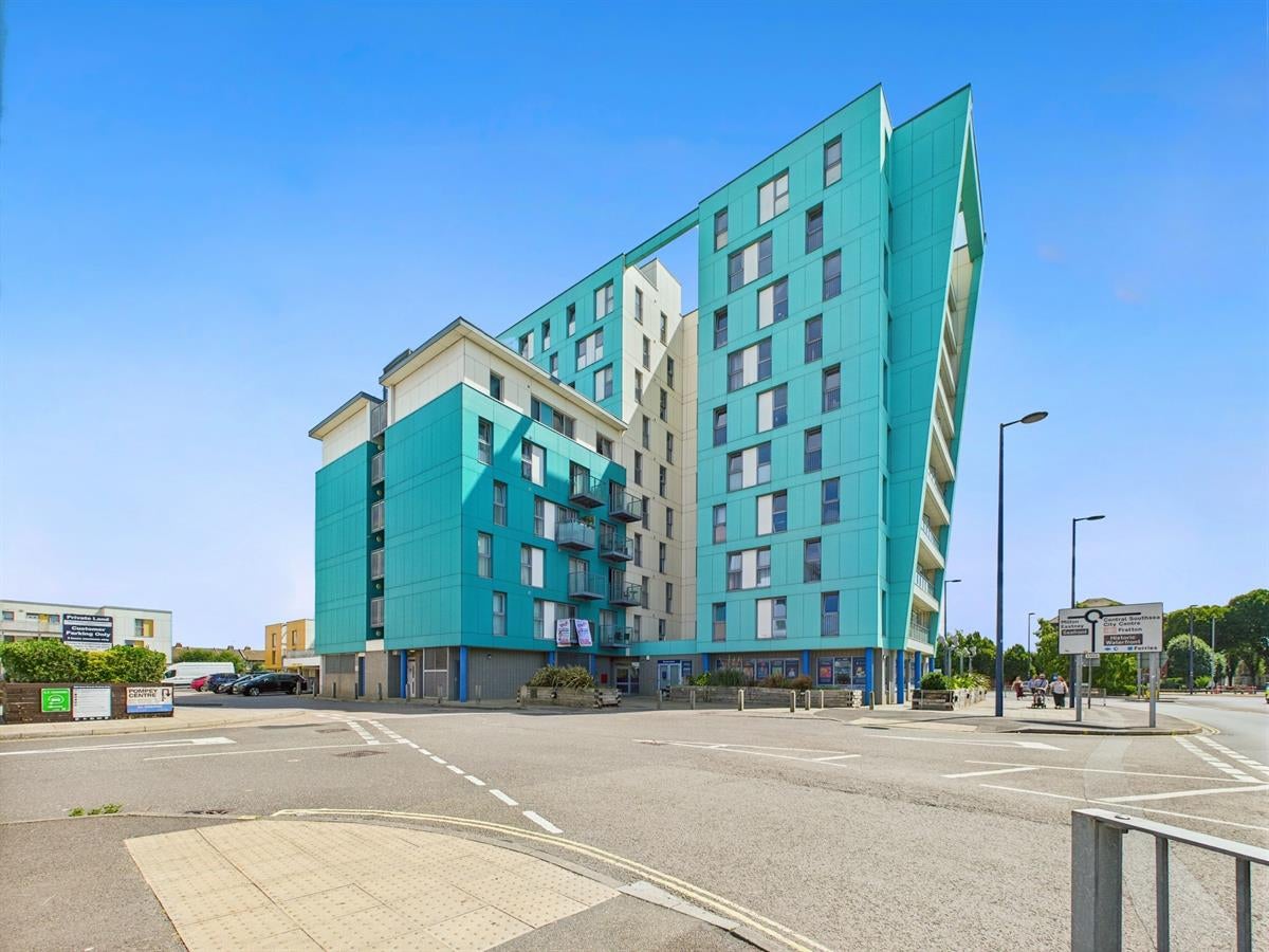 Flat Fratton Way in Portsmouth