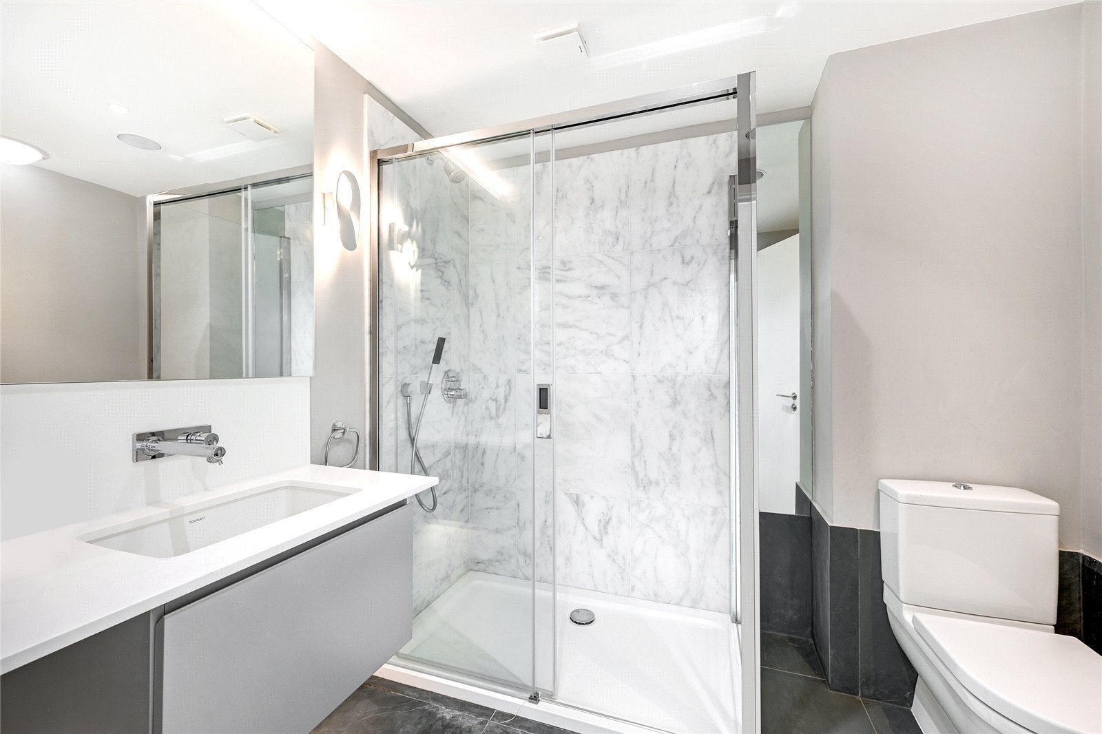 Flat Queensberry Place in Greater London