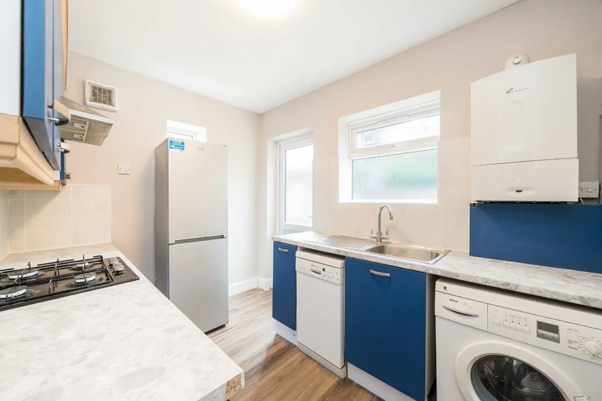 Flat Redesdale Gardens in Greater London