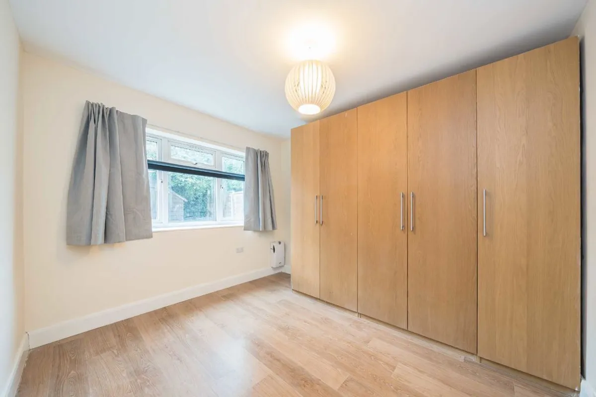 Flat Redesdale Gardens in Greater London