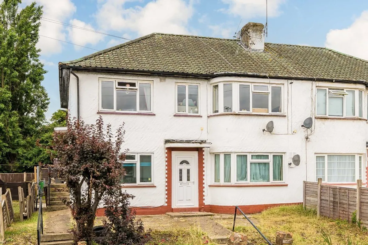 Flat Redesdale Gardens in Greater London