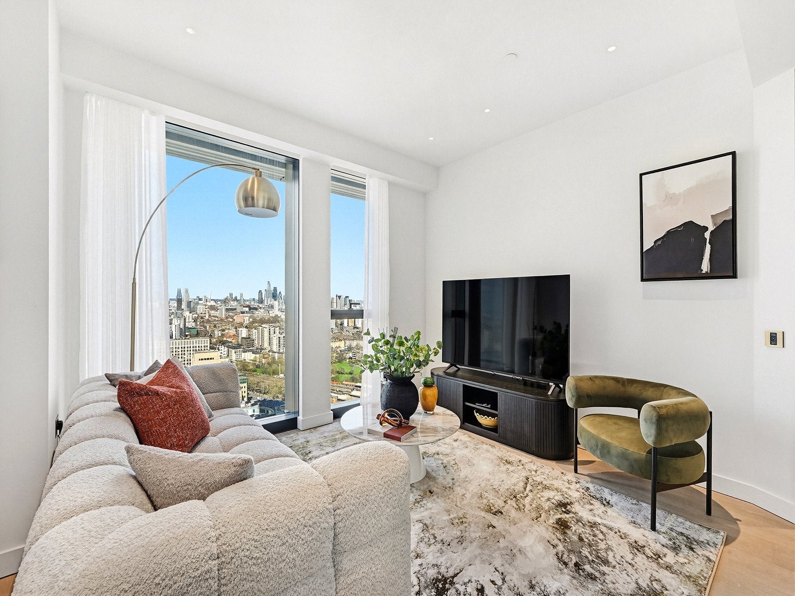 Flat Nine Elms Lane in Greater London