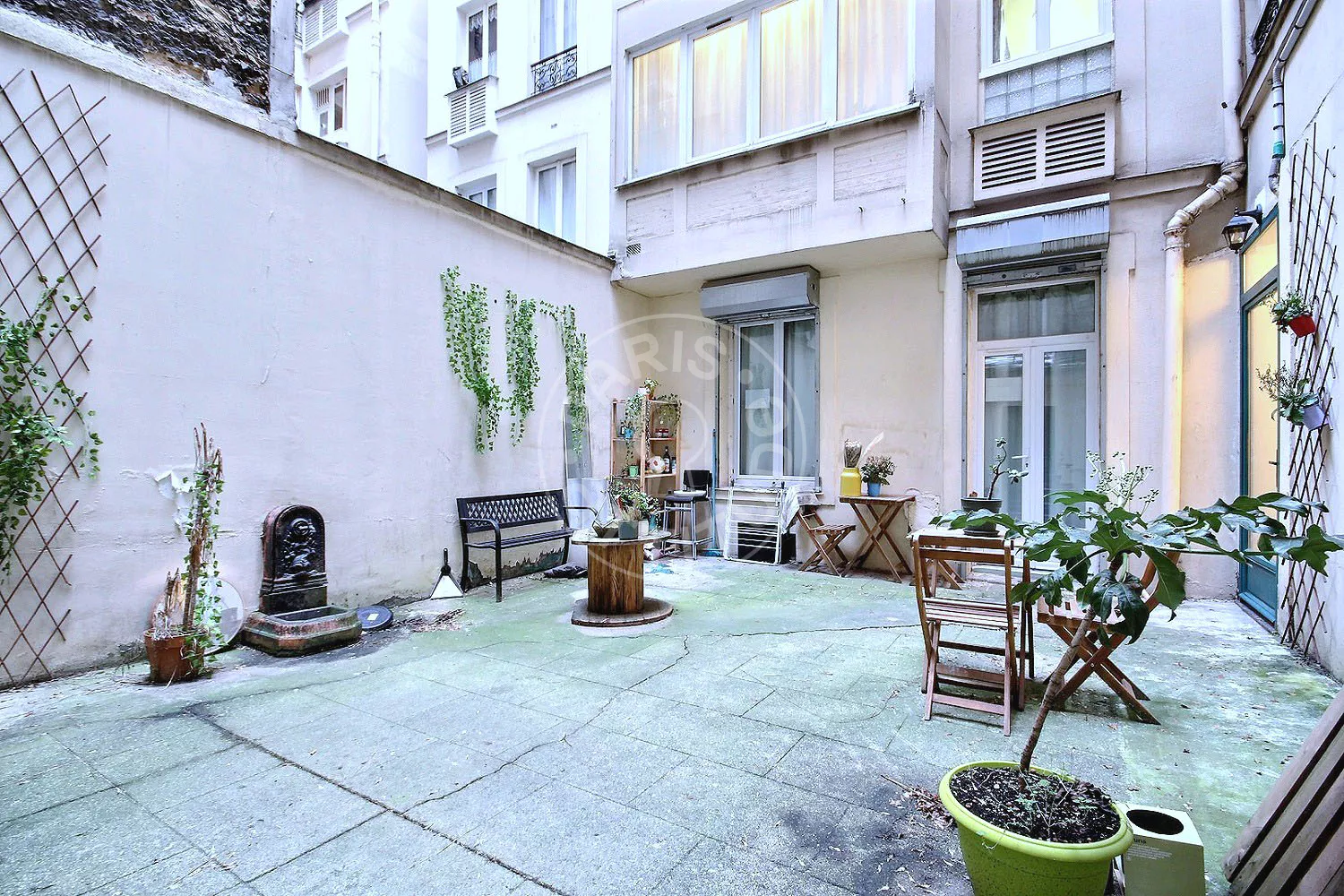 Flat Rue Camille Tahan in Paris