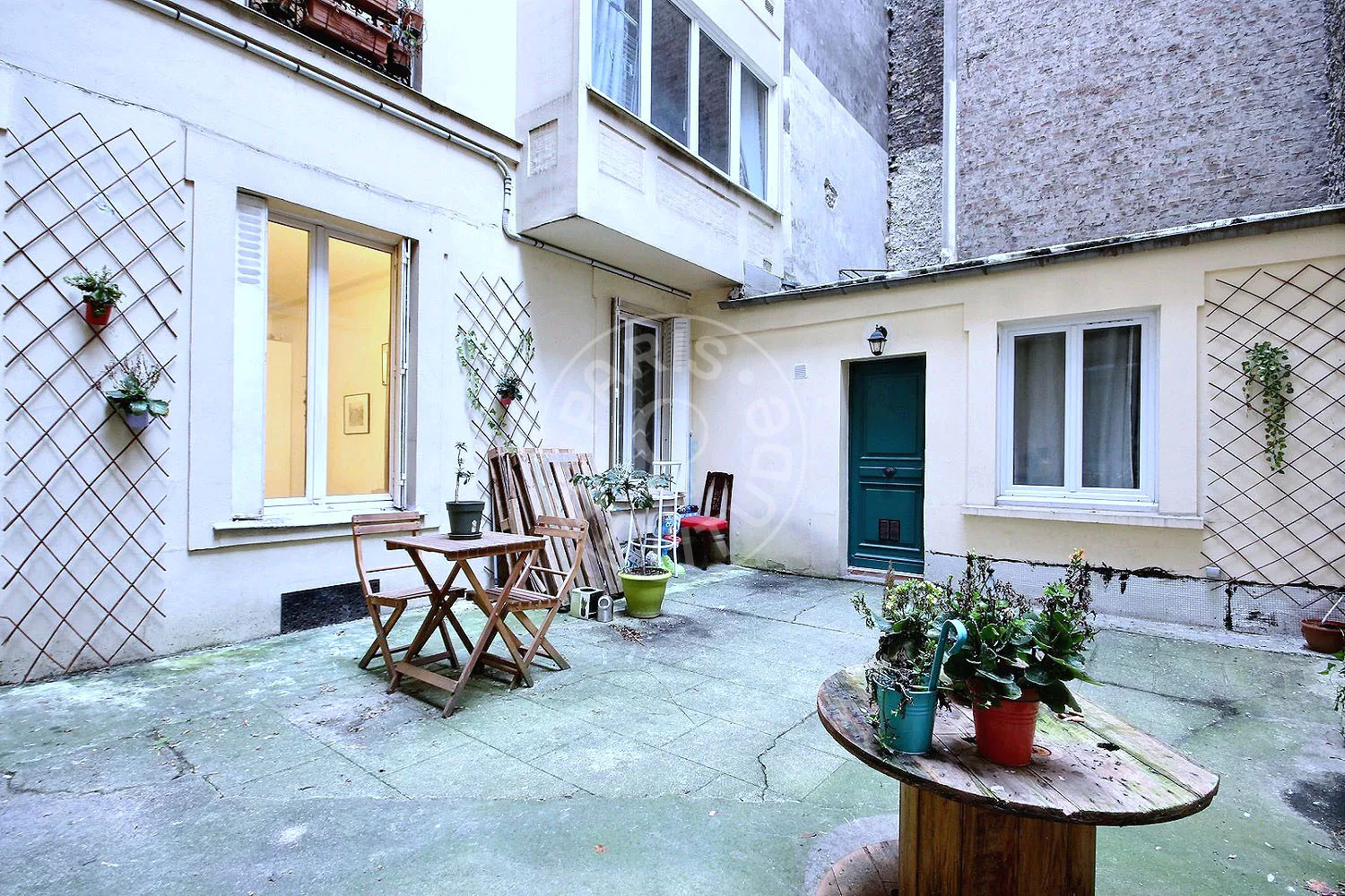 Flat Rue Camille Tahan in Paris