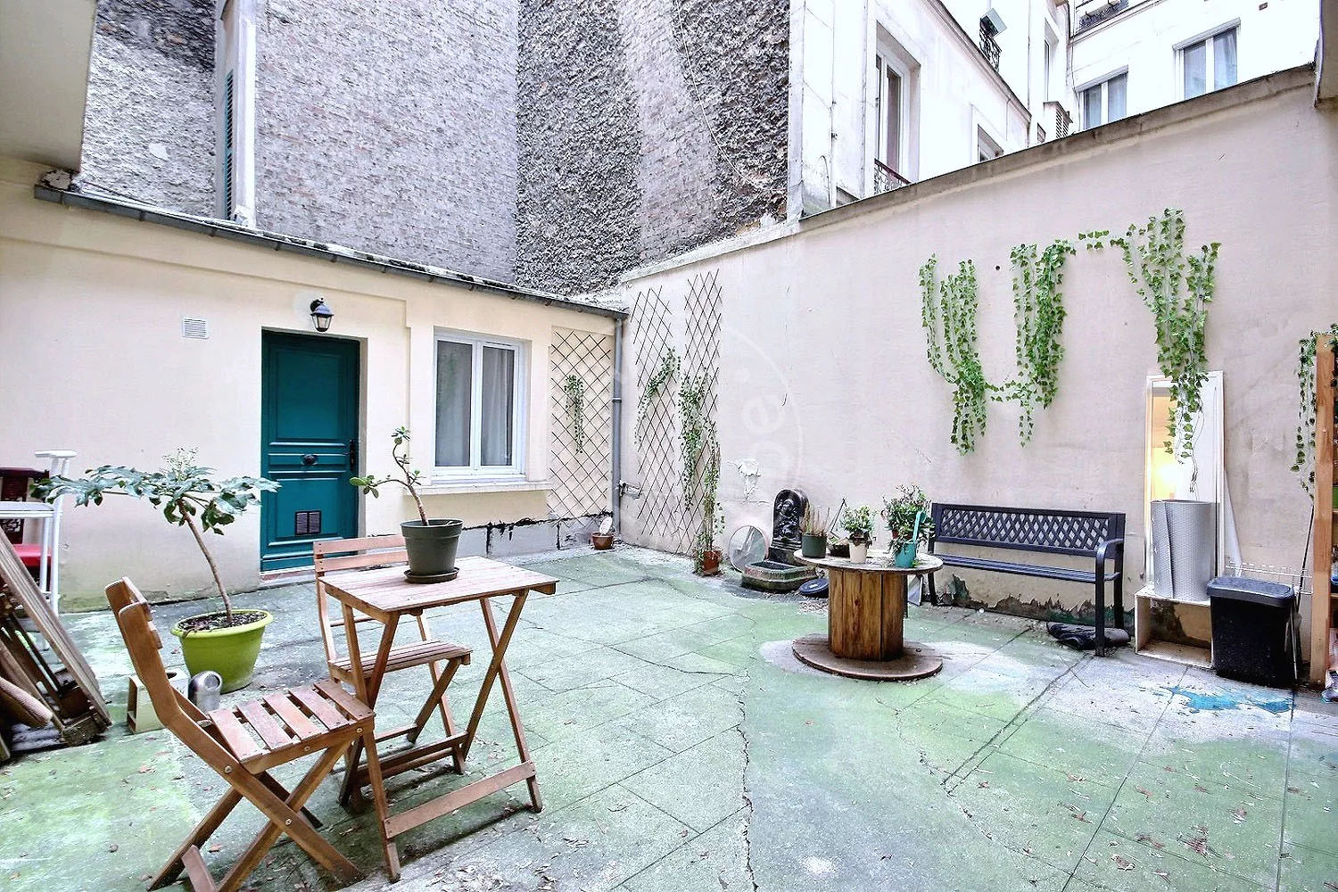 Flat Rue Camille Tahan in Paris