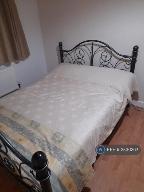 Room Ashford Crescent in Milton Keynes