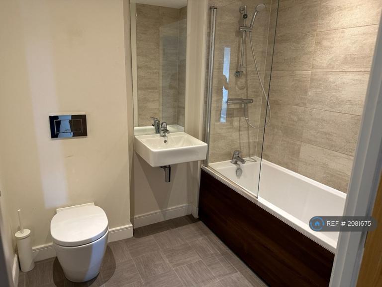 Flat Vicus Way in Maidenhead