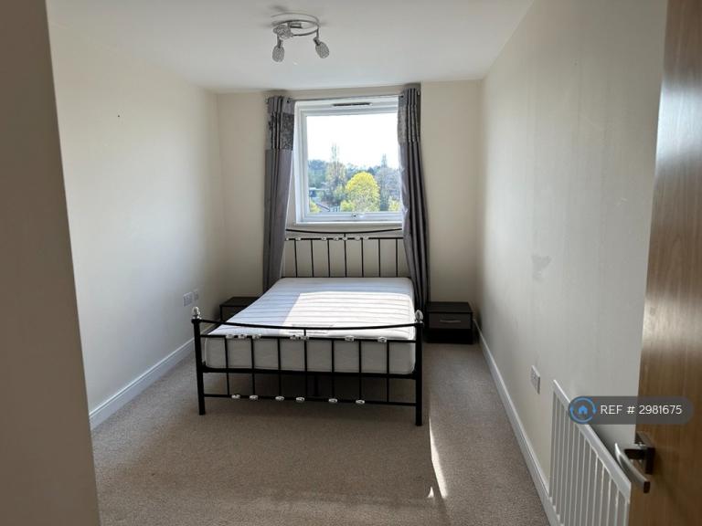 Flat Vicus Way in Maidenhead