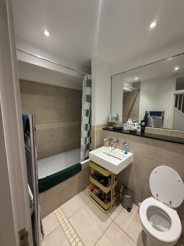 Room Howard Road in Greater London
