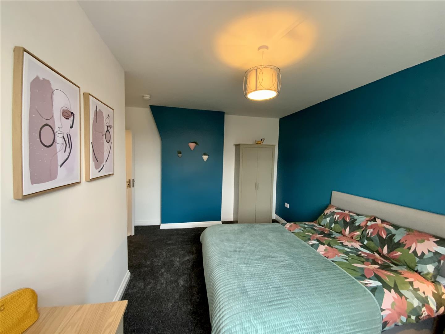 Room Briercliffe Road in Burnley