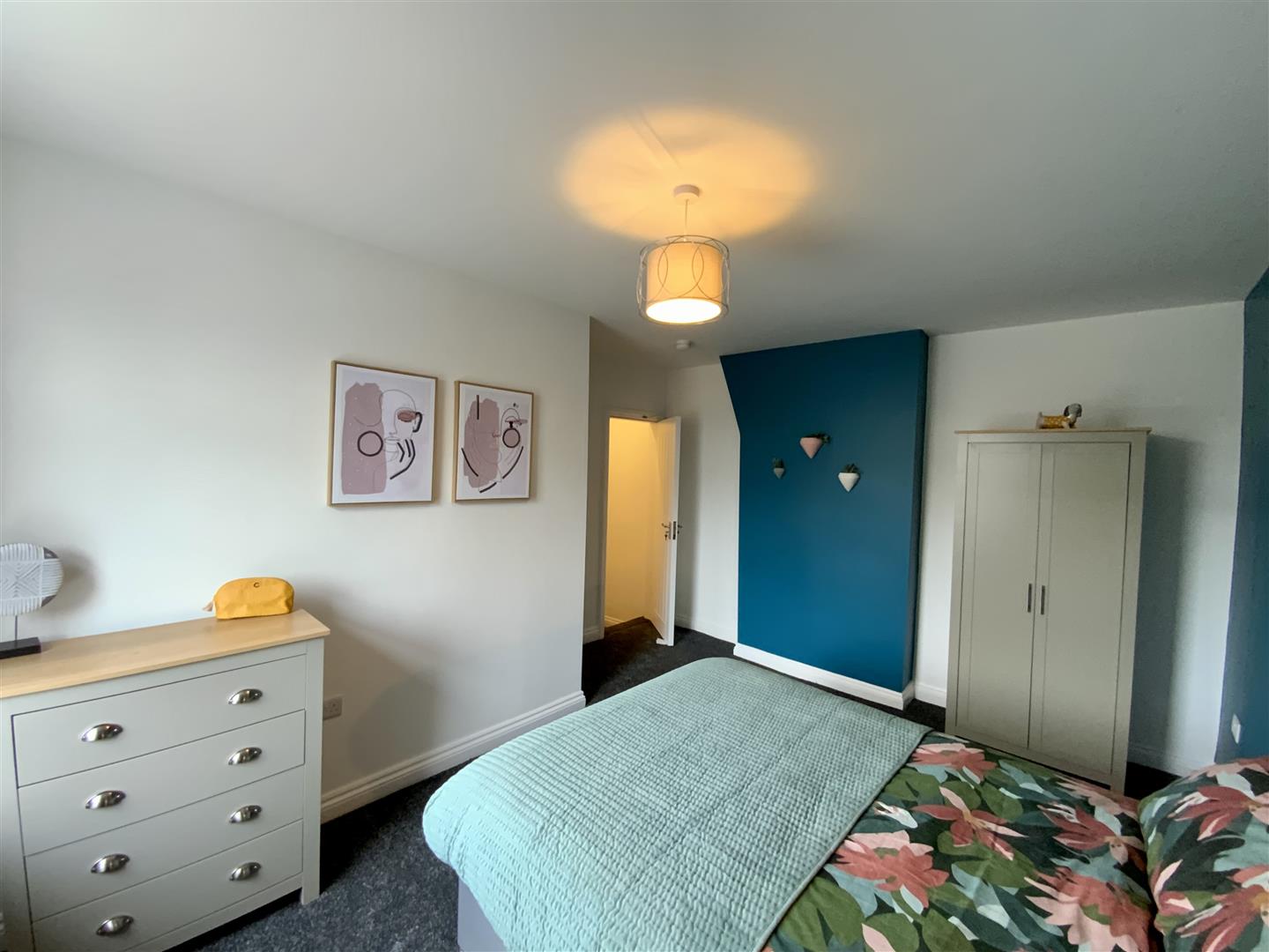 Room Briercliffe Road in Burnley