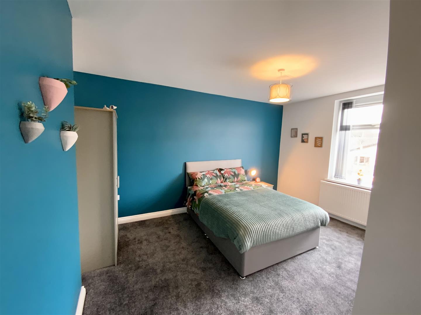 Room Briercliffe Road in Burnley