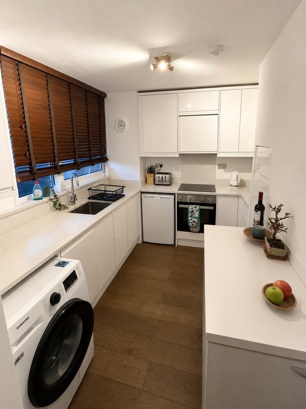 Room Clarence Crescent in Greater London