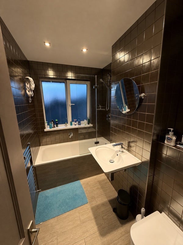 Room Clarence Crescent in Greater London
