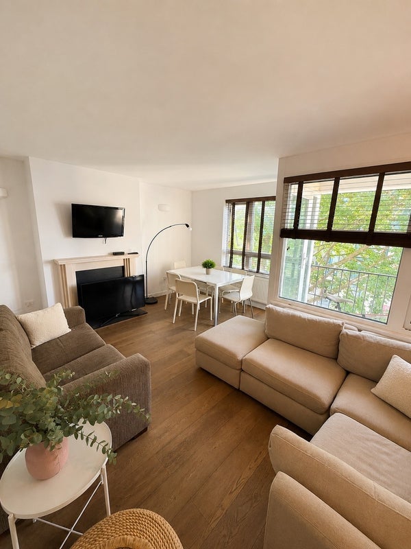 Room Clarence Crescent in Greater London