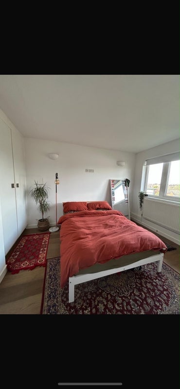 Room Clarence Crescent in Greater London