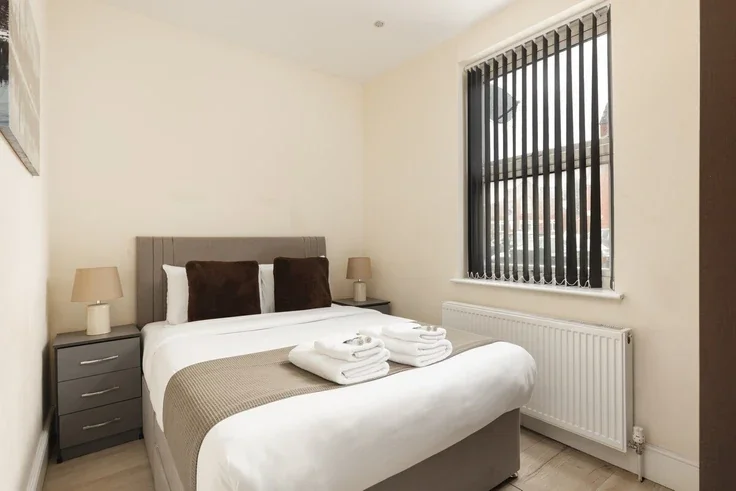 Flat Locket Road in Greater London
