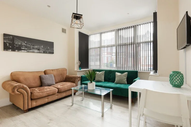Flat Locket Road in Greater London