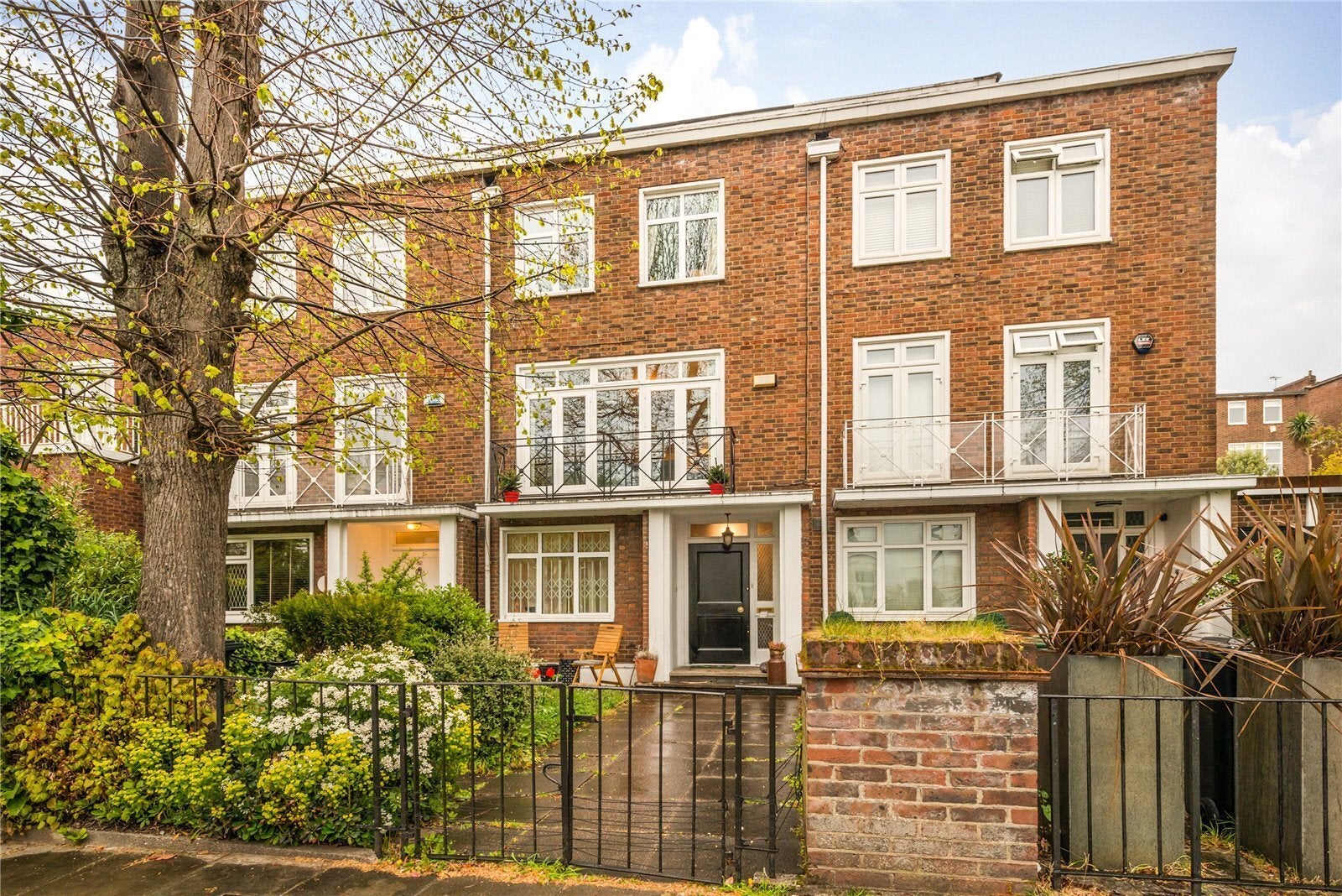 House Loudoun Road in City of Westminster