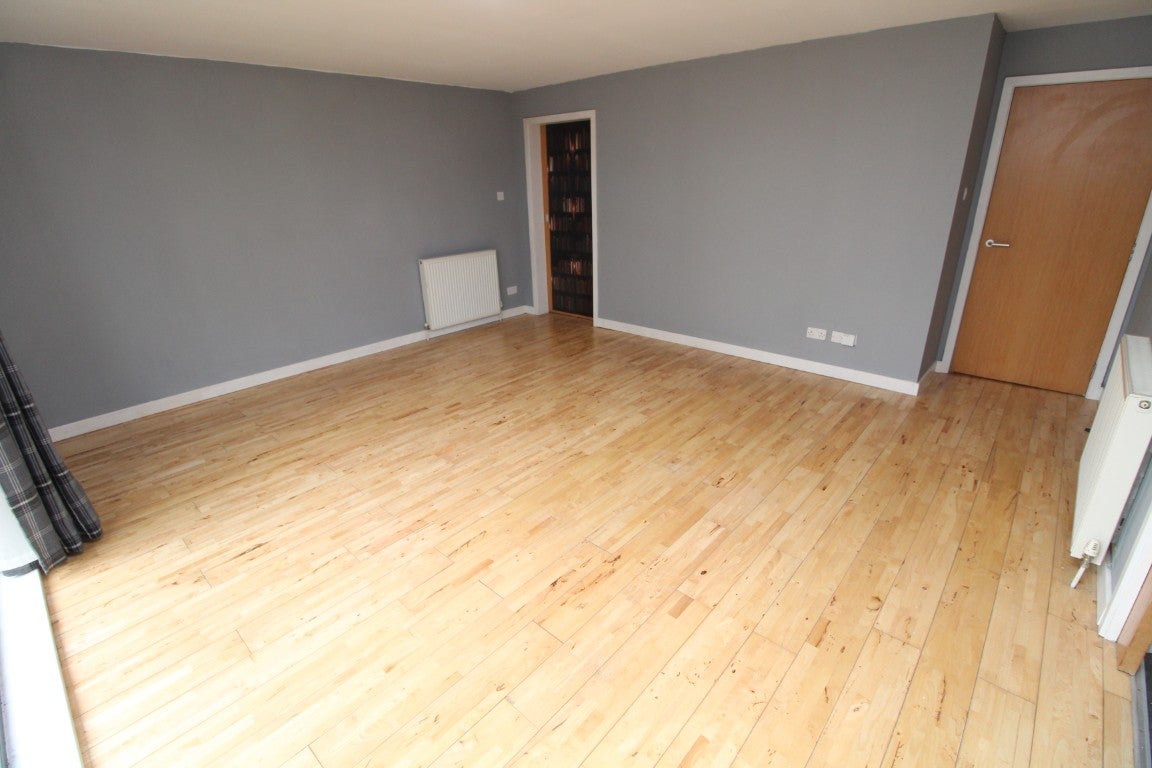 Flat Brabloch Park in Paisley