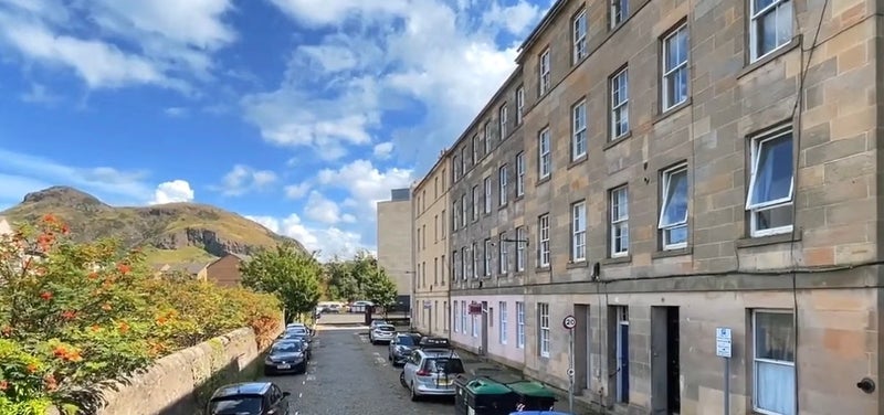 Flat Parkside Street in City of Edinburgh