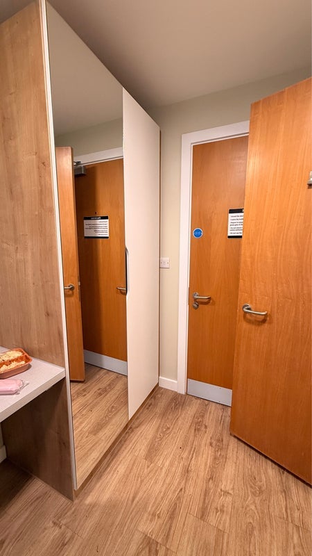 Room Settles Street in Greater London