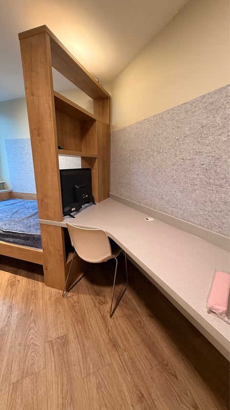 Room Settles Street in Greater London