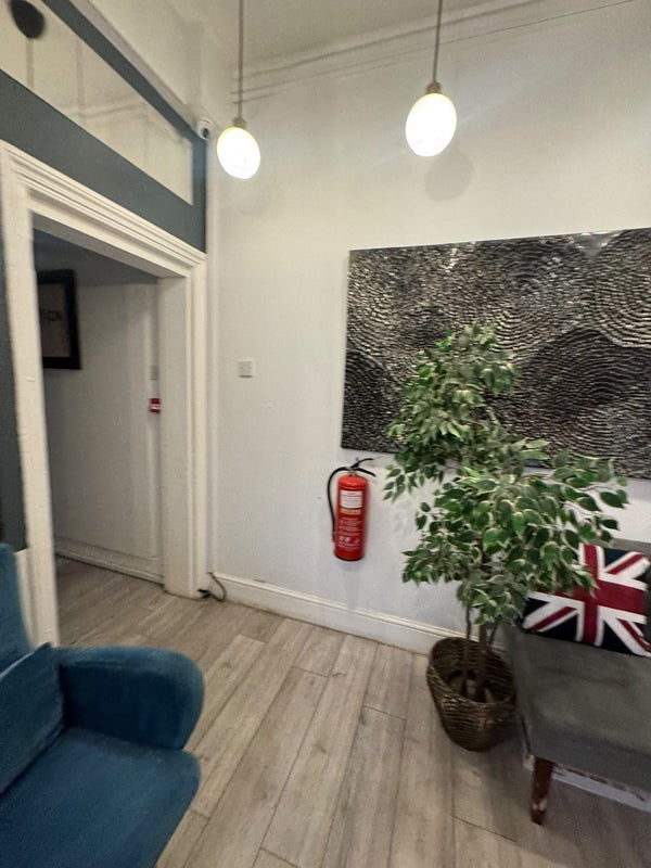 Room Whitechapel High Street in Greater London