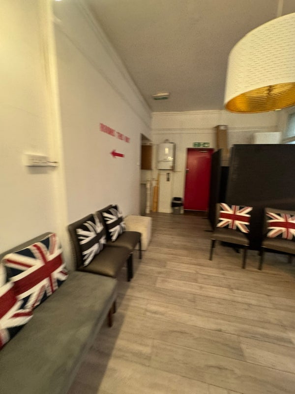 Room Whitechapel High Street in Greater London