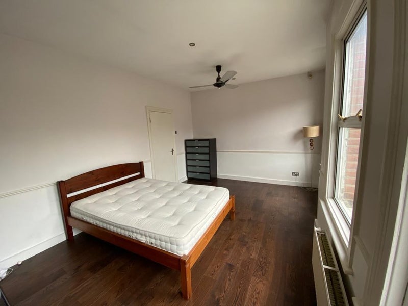 Room Harris Street in Greater London