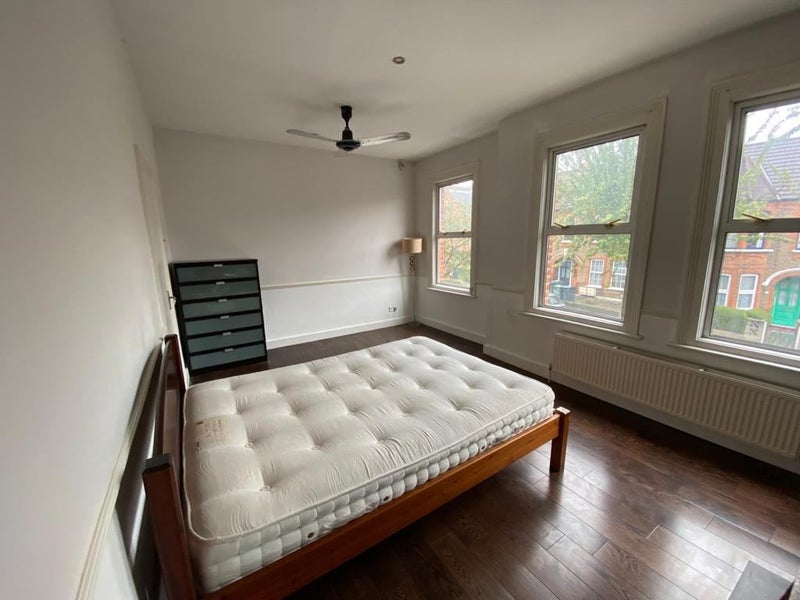 Room Harris Street in Greater London