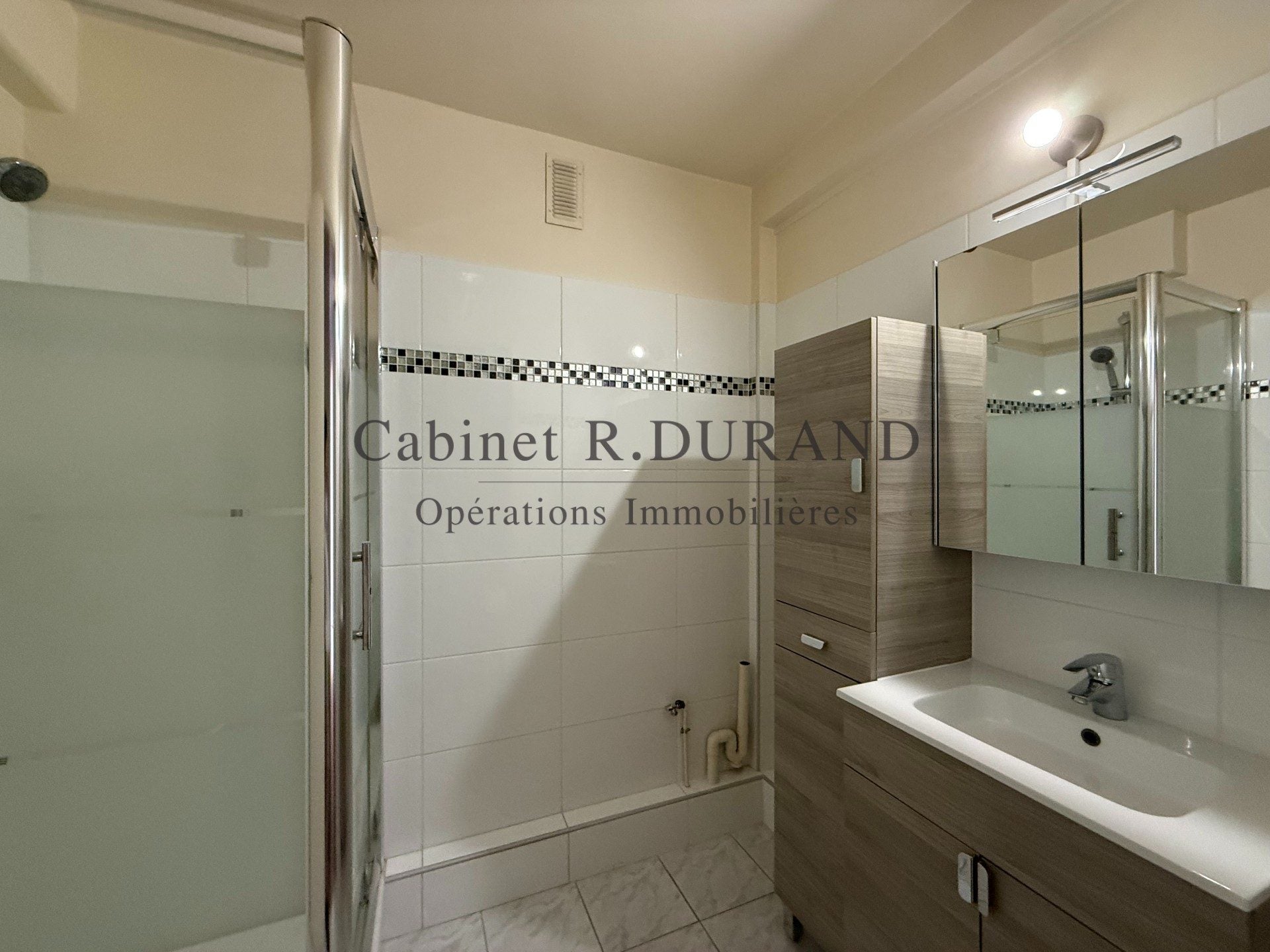 Flat Rue des Cerisiers in Colombes
