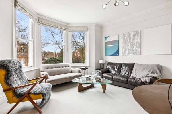 Flat Bonneville Gardens in Greater London