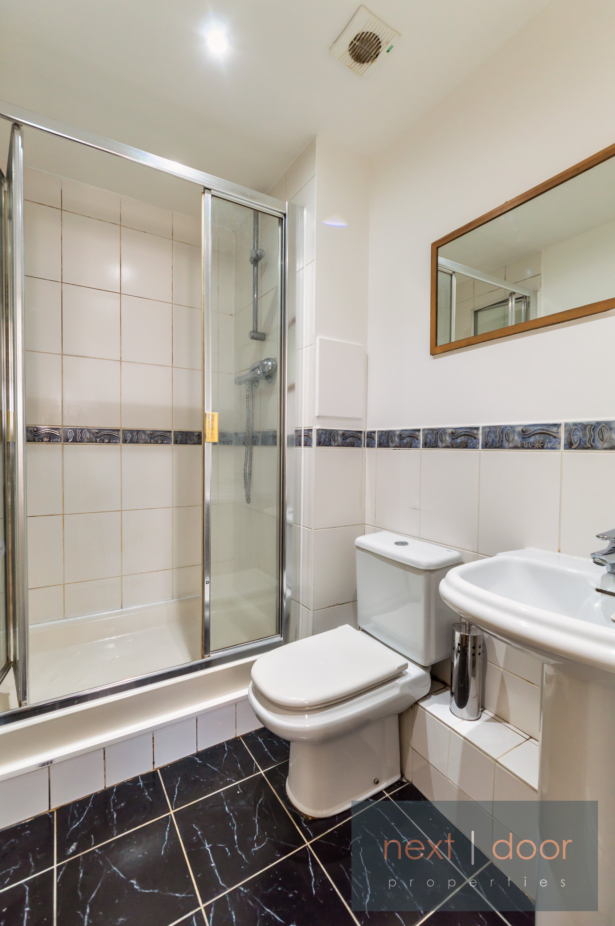 Flat Lordship Lane in Greater London
